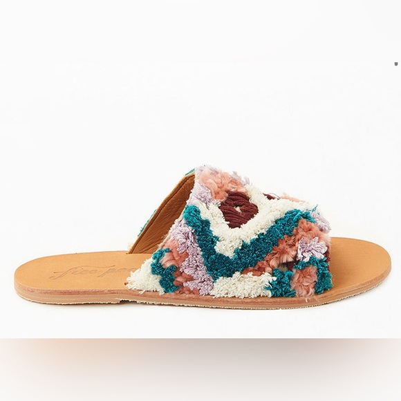 Free People Shoes - Free People Yuma woven mule Textured Slide Sandals size 38